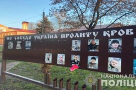 Затримано підозрюваного у пошкодженні пам’ятника воїнам АТО в Умані