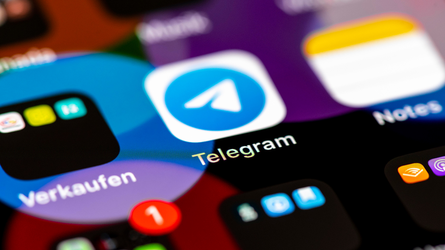 Telegram, Messenger App, App Icons on a mobile phone display, iPhone, Smartphone, close-up, format filling - iblmmw05781297.jpg