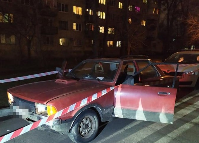 У Києві затримали крадія, який під погрозою зброї заволодів автомобілем, виставленим на продаж